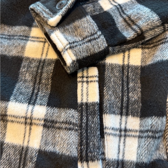 Black and white plaid shacket. Size L. Brand new never worn.  Soft material. - Picture 3 of 3